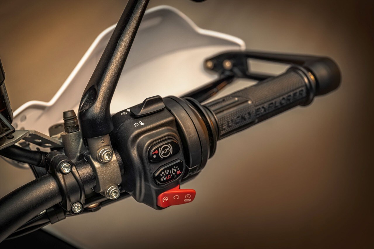 Test ANTEPRIMA - MV Agusta LXP Orioli: lucida follia +VIDEO+